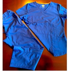 Dickies Women's Dynamix Scrubs Set